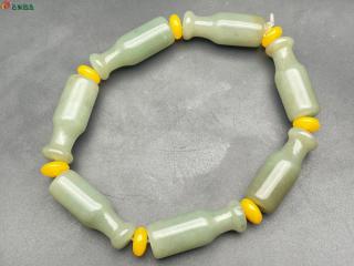 和田玉烟嘴手链一个