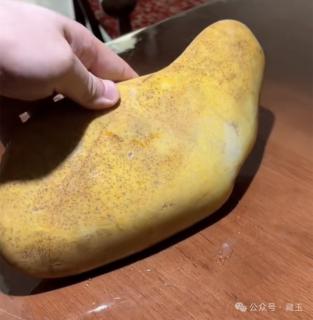 一个切开的和田玉籽料,勾起了他曾经的回忆!